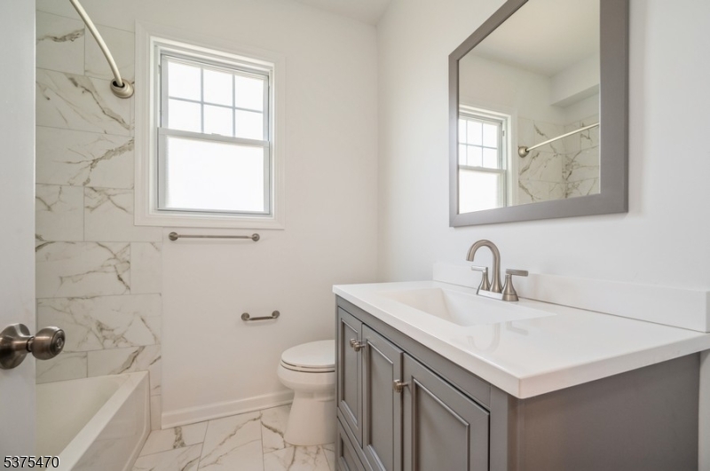 Somerville Boro, New Jersey 08876, United States, 2 Bedrooms Bedrooms, ,1 BathroomBathrooms,Residential,Pending,193848