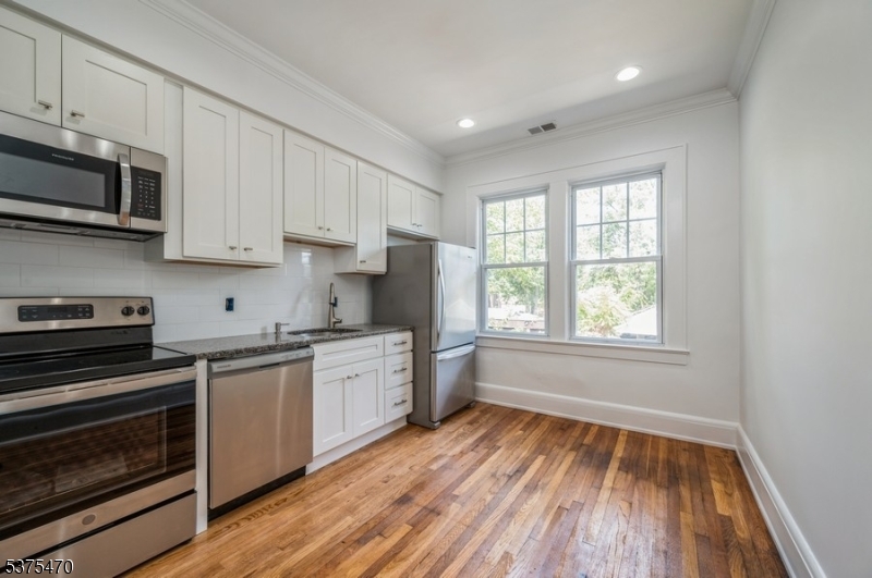 Somerville Boro, New Jersey 08876, United States, 2 Bedrooms Bedrooms, ,1 BathroomBathrooms,Residential,Pending,193848