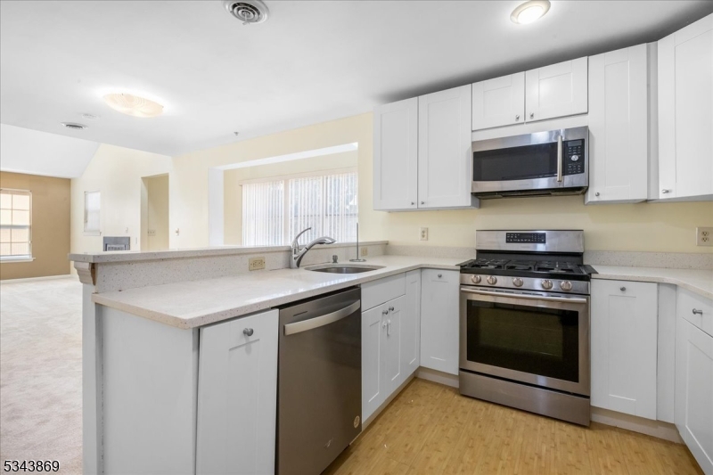 Clifton City, New Jersey 07012, United States, 3 Bedrooms Bedrooms, ,3 BathroomsBathrooms,Residential,Active,90084