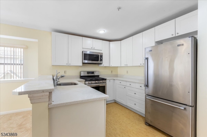 Clifton City, New Jersey 07012, United States, 3 Bedrooms Bedrooms, ,3 BathroomsBathrooms,Residential,Active,90084