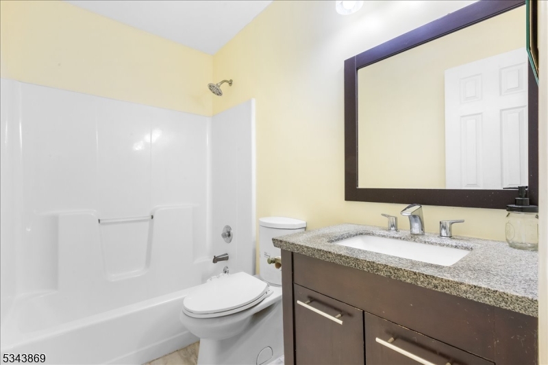 Clifton City, New Jersey 07012, United States, 3 Bedrooms Bedrooms, ,3 BathroomsBathrooms,Residential,Active,90084