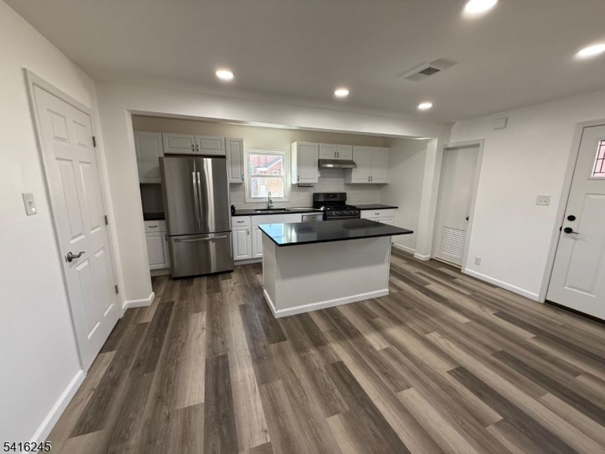 This beautifully updated 2-bedroom home features a modern kitchen with a center island and stainless steel appliances. The apartment includes a washer and dryer in unit for your convenience.Located in a great area close to Route 287 , offering easy access to shopping, dining, and major highways.
