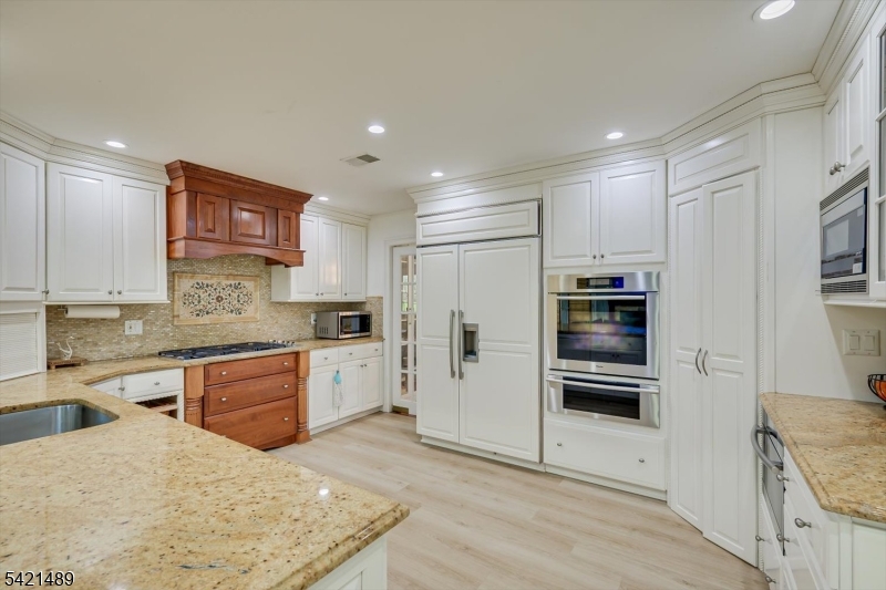 Lawrence Book Village Se - Residential