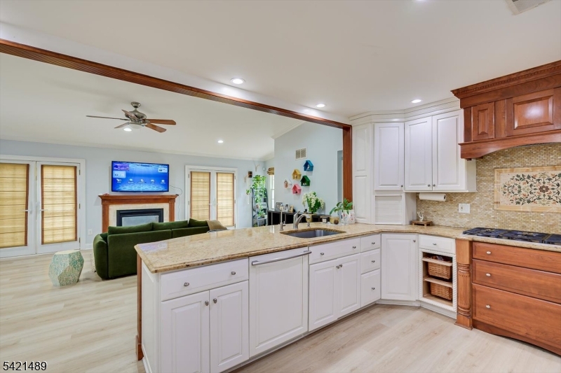 Lawrence Book Village Se - Residential