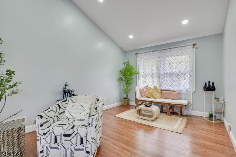 Lawrence Book Village Se - Residential