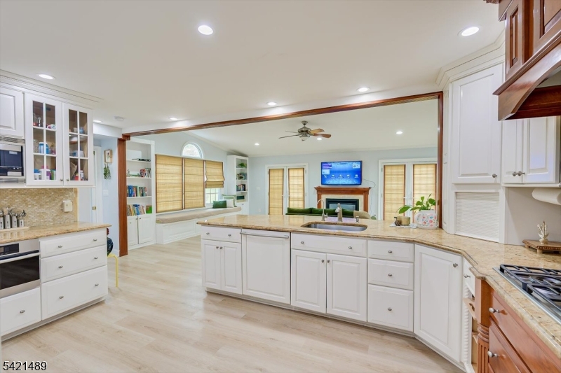 Lawrence Book Village Se - Residential