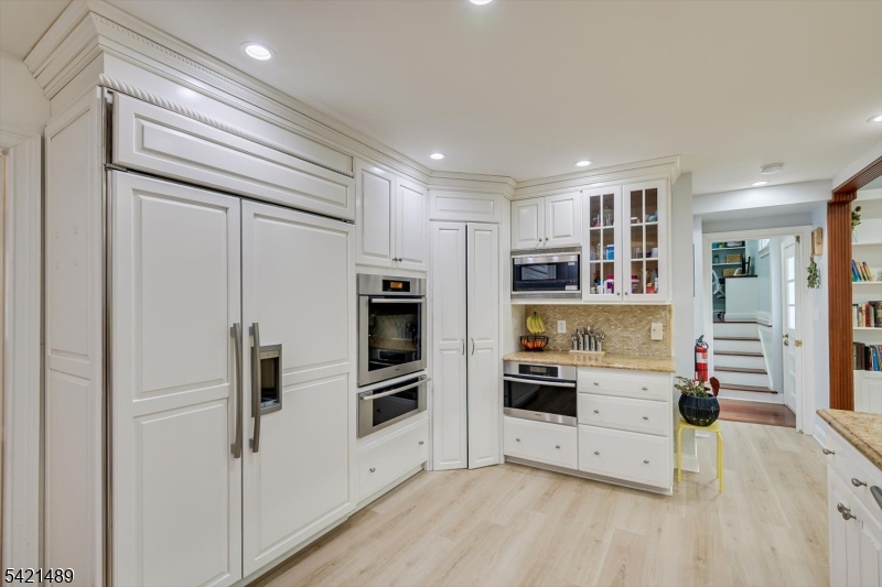 Lawrence Book Village Se - Residential