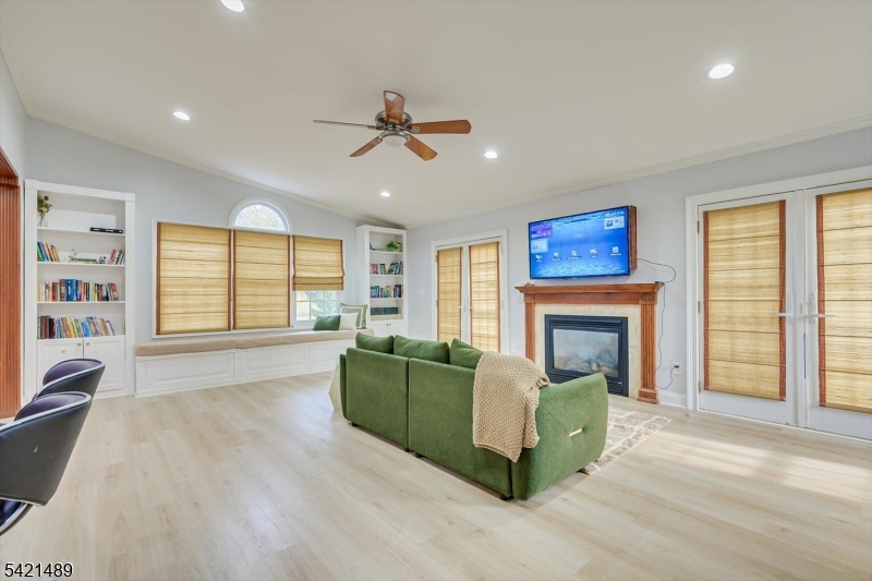 Lawrence Book Village Se - Residential