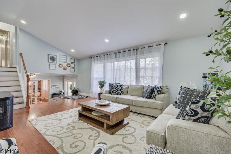 Lawrence Book Village Se - Residential