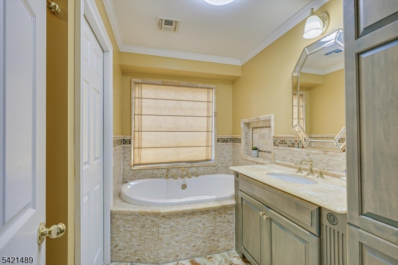 Lawrence Book Village Se - Residential