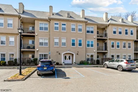 1107 Brittany Dr, Wayne Twp., NJ 07470 - MLS#: 3951347