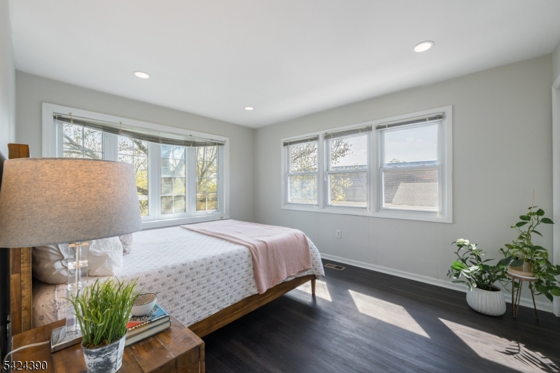 Summit Executive House - Residential