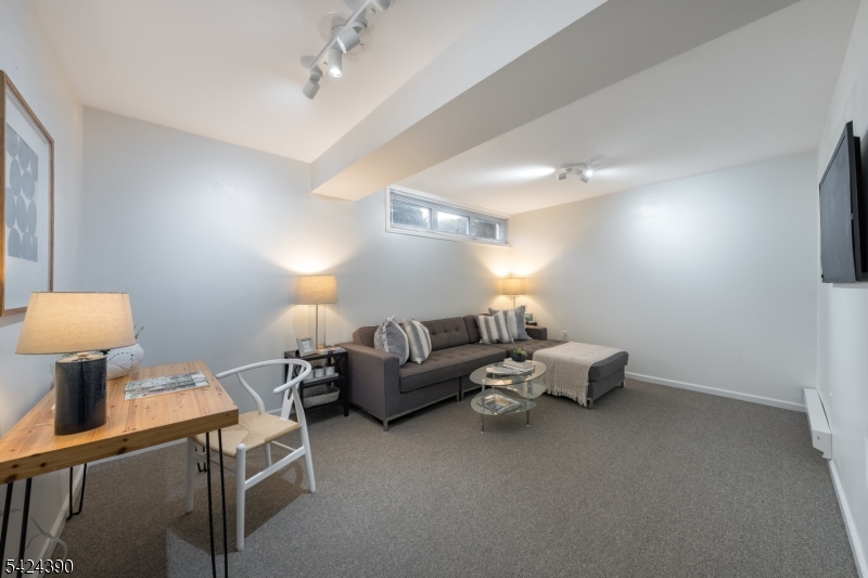 Summit Executive House - Residential