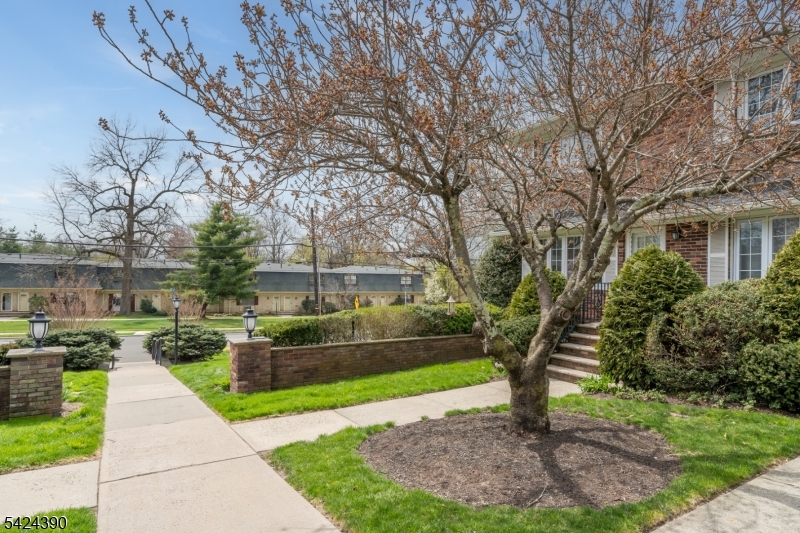 Summit Executive House - Residential