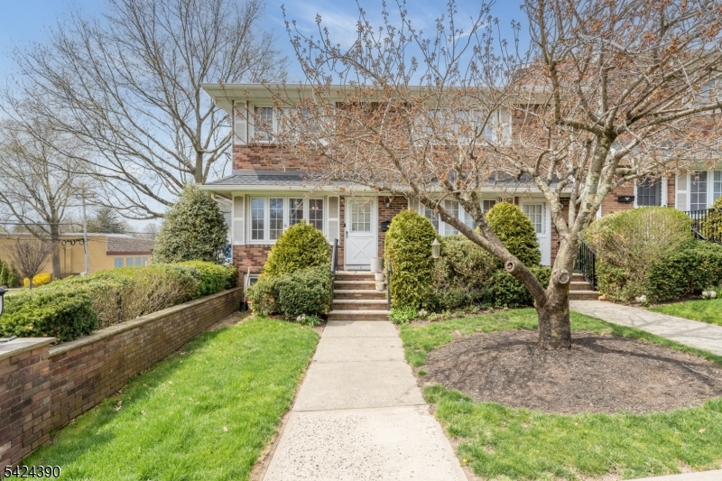 Summit Executive House - Residential