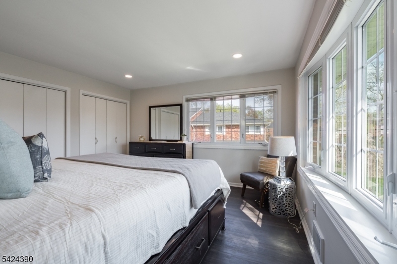 Summit Executive House - Residential