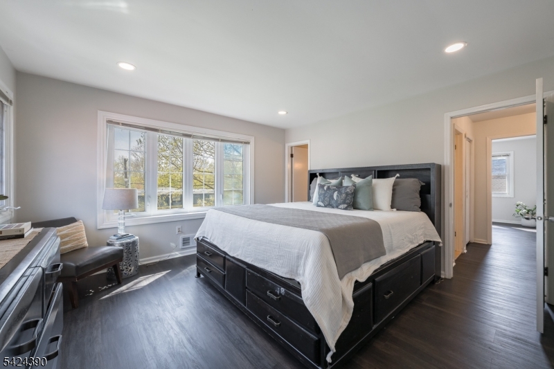 Summit Executive House - Residential