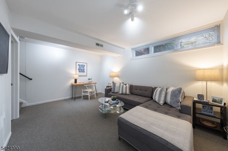 Summit Executive House - Residential