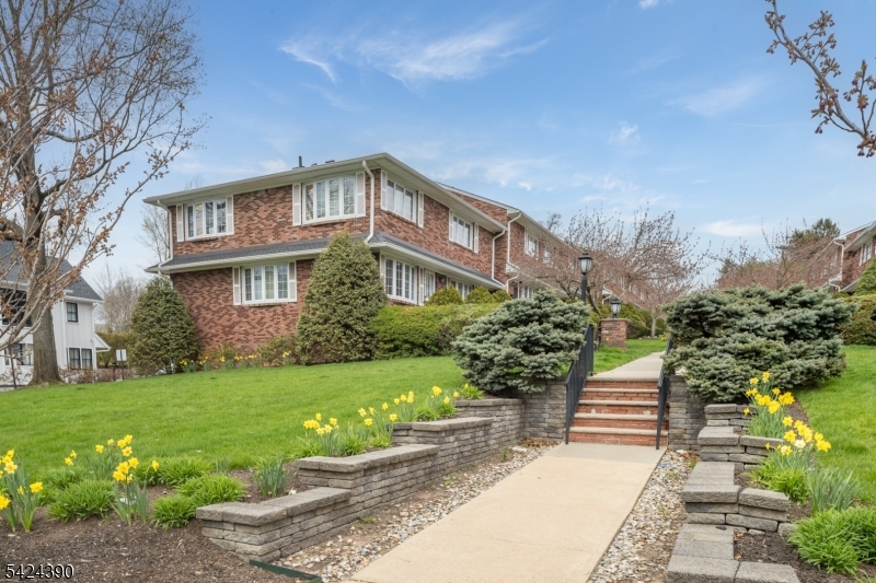 Summit Executive House - Residential