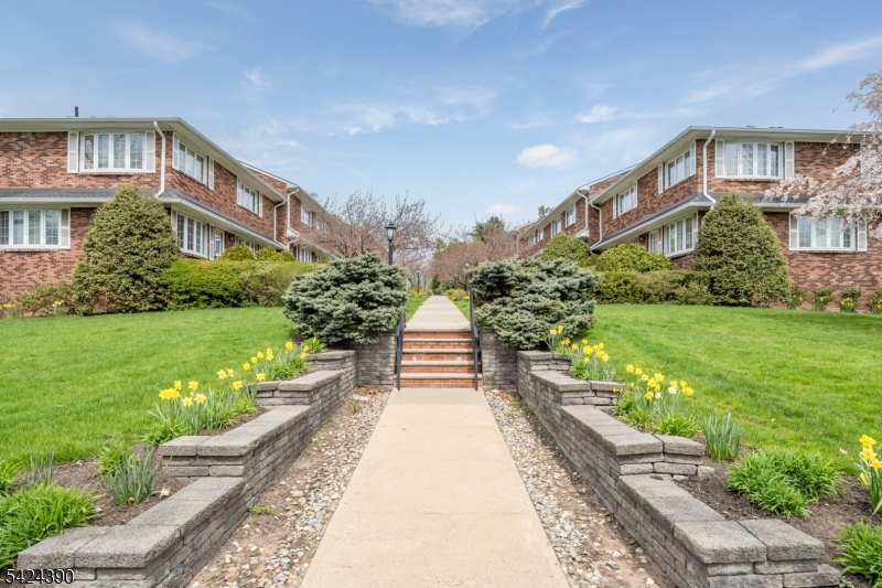 Summit Executive House - Residential