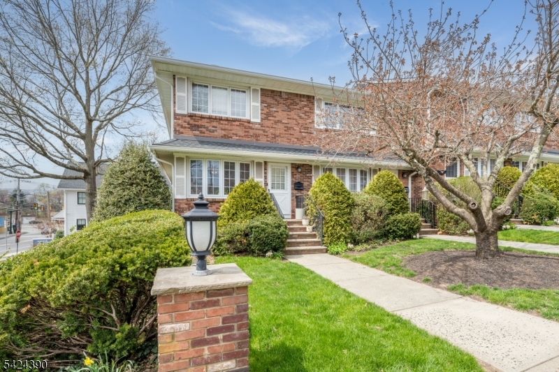 Summit Executive House - Residential