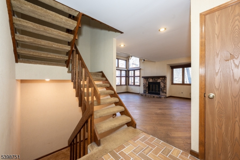 Hidden V - Residential