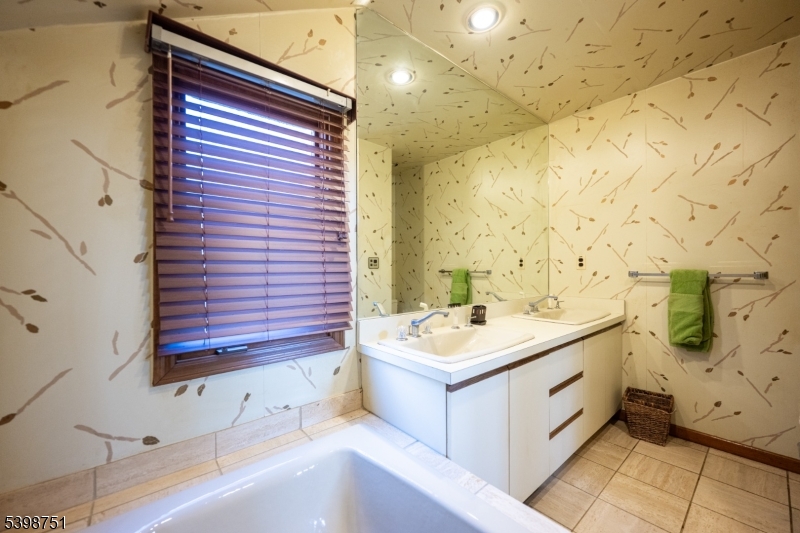 Hidden V - Residential