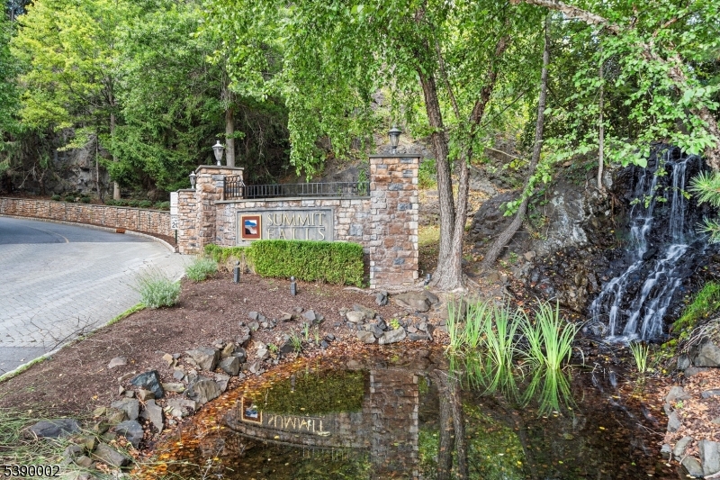 Summit Falls - Residential