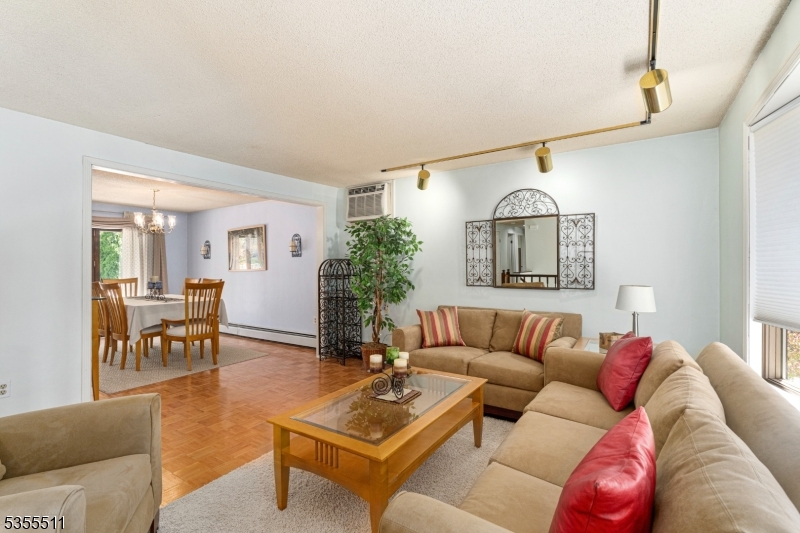 17 N Brookside Dr