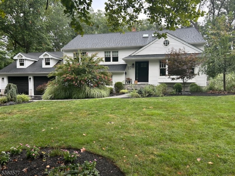 BROADLAWN - Residential