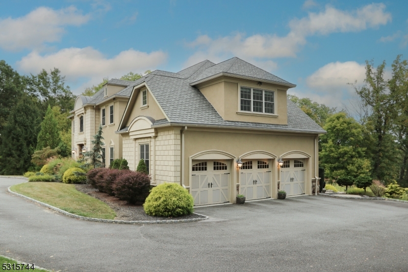 8 Pineview Ln