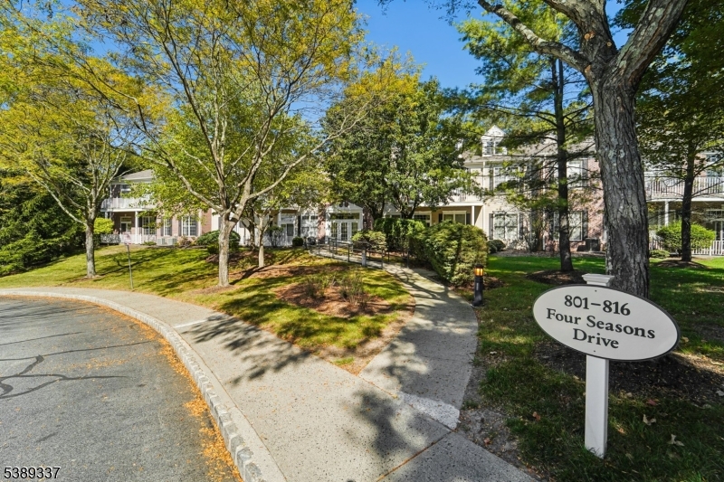 Four Seasons at Wayne - Residential