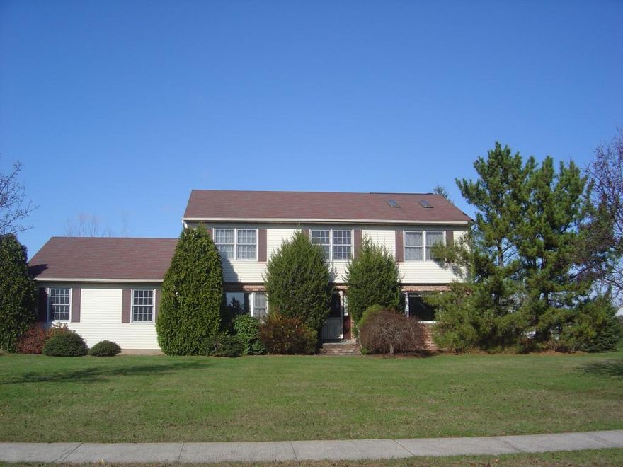 RENOVATED 2- BEDROOM APARTMENT-ON THE 3RD FLOOR. THE UNIT FEATURES A BRAND NEW BATHROOM, RENOVATED FLOORING THROUGHOUT,AND MODERN,FREHLY UPDATED KITCHEN AND LIVING SPACE