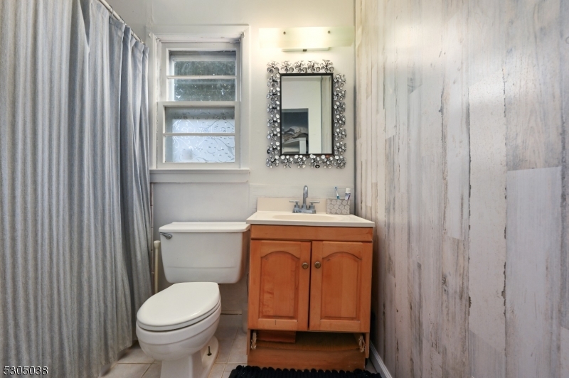 Caldwell Boro Twp., New Jersey 07006, United States, 4 Bedrooms Bedrooms, ,3 BathroomsBathrooms,Residential,Pending,47475