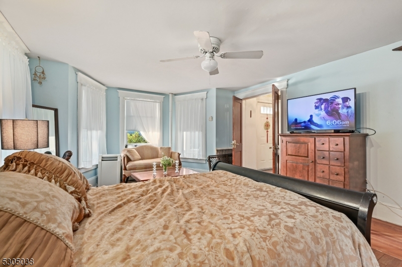 Caldwell Boro Twp., New Jersey 07006, United States, 4 Bedrooms Bedrooms, ,3 BathroomsBathrooms,Residential,Pending,47475