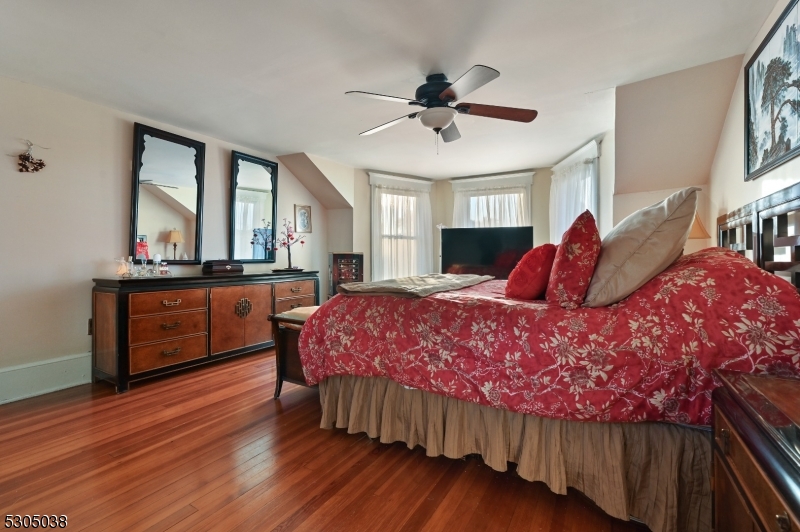 Caldwell Boro Twp., New Jersey 07006, United States, 4 Bedrooms Bedrooms, ,3 BathroomsBathrooms,Residential,Pending,47475