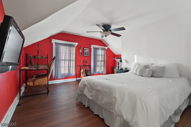 Caldwell Boro Twp., New Jersey 07006, United States, 4 Bedrooms Bedrooms, ,3 BathroomsBathrooms,Residential,Pending,47475