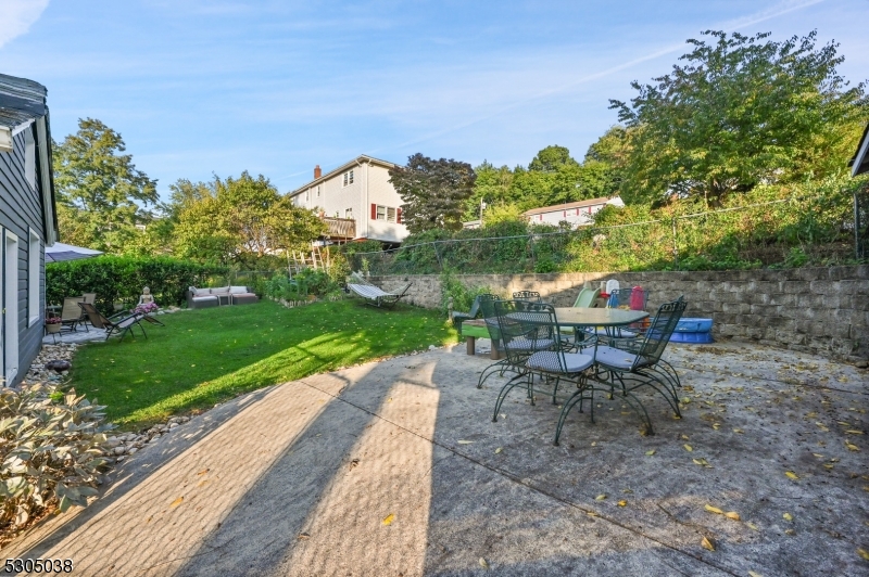 Caldwell Boro Twp., New Jersey 07006, United States, 4 Bedrooms Bedrooms, ,3 BathroomsBathrooms,Residential,Pending,47475