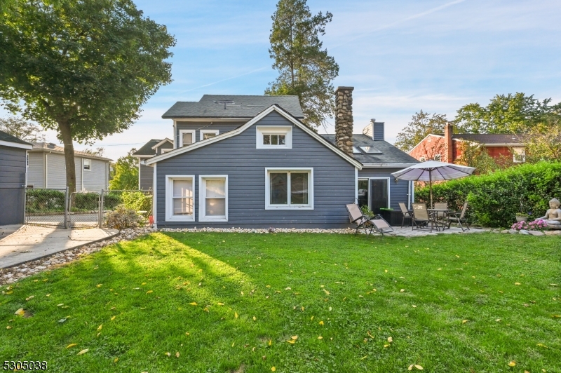 Caldwell Boro Twp., New Jersey 07006, United States, 4 Bedrooms Bedrooms, ,3 BathroomsBathrooms,Residential,Pending,47475