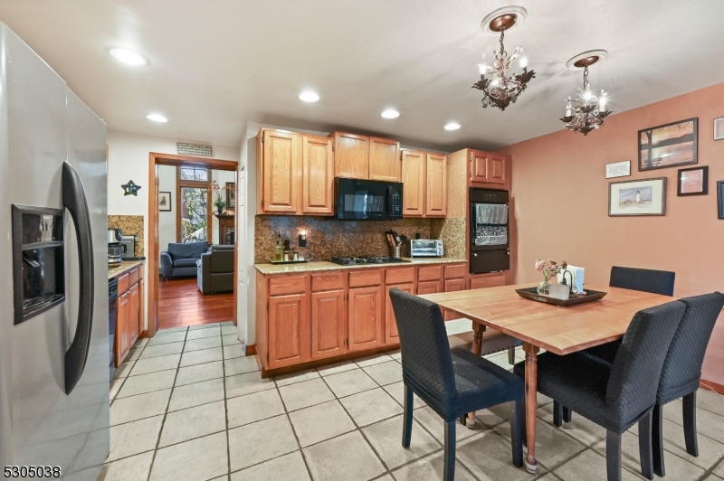 Caldwell Boro Twp., New Jersey 07006, United States, 4 Bedrooms Bedrooms, ,3 BathroomsBathrooms,Residential,Pending,47475