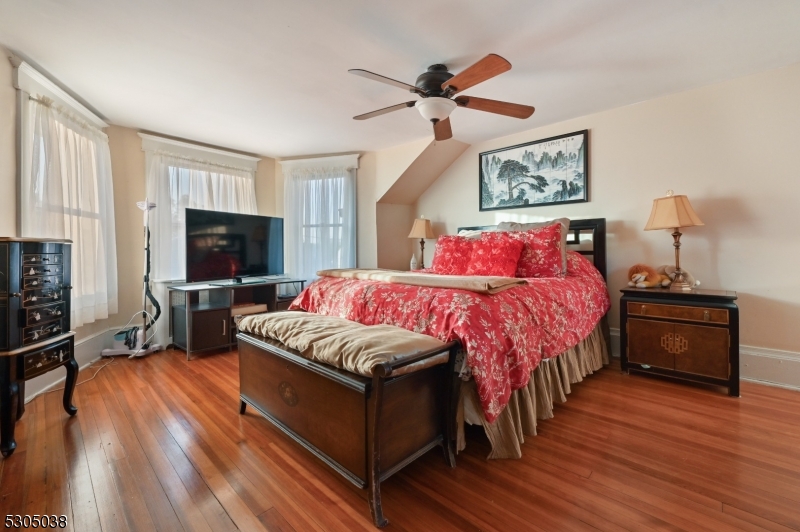 Caldwell Boro Twp., New Jersey 07006, United States, 4 Bedrooms Bedrooms, ,3 BathroomsBathrooms,Residential,Pending,47475