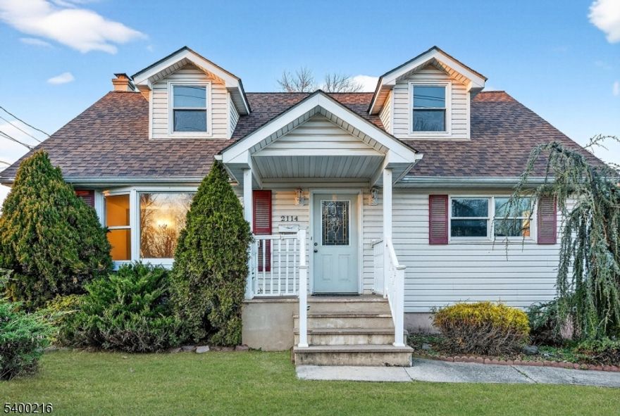 Hurry to see this spacious 5 bedroom, 2 bath home.  With a touch of TLC this home will shine!  Offering plenty of room and is conveniently located near shopping, dining, and public transportation.  The large partially fenced backyard provides a safe and generous space.  Additional highlights include a large driveway with ample parking and a sizable basement. Ths home is full of potenial.