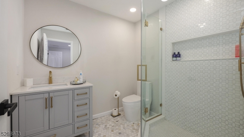 BROOKRACE - Residential