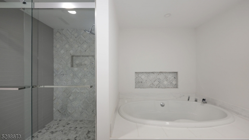 BROOKRACE - Residential