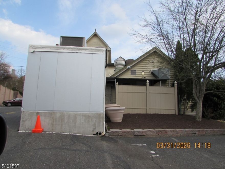 HISTORIC UPSCALE 175 YEAR OLD REMODELED RESTAURANT/BAR. A OLCOTT SQUARE LANDMARK WITH OFF STREET PARKING LOT. MILLION DOLLAR REMODELING 2016 & 2021. A TURNKEY OPERATION WITH VALUABLE LIQUOR LICEN. 10,000 SQ FT BLDG - 3 STORIES AWAITING NEW OWNERSHIP.