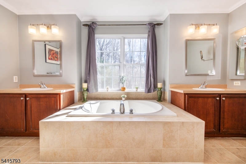 OAK HILL - Residential