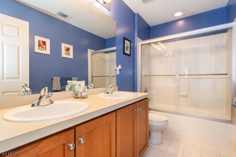 OAK HILL - Residential