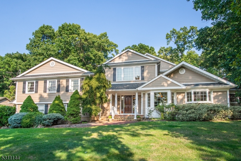 RIKER HILL - Residential