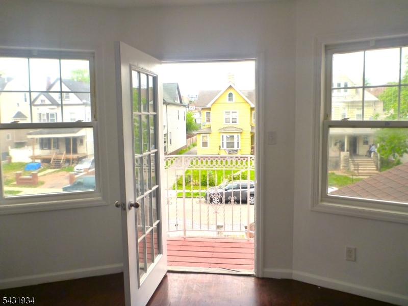 98 S Burnett St - Photo 2