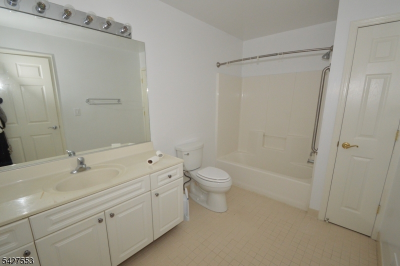 Kings View on the Pond - Residential Lease